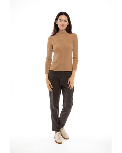 Camel cashmere vertical rib crewneck sweater, front view on a model.
