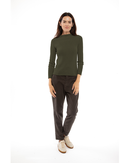 Olive green cashmere vertical rib crew-neck sweater, front view on a model