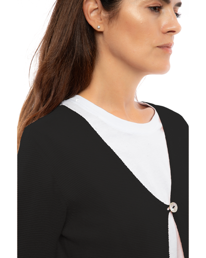 Women's cashmere links stitch duster cardigan in Black, close-up of the neckline, button and links stitch texture