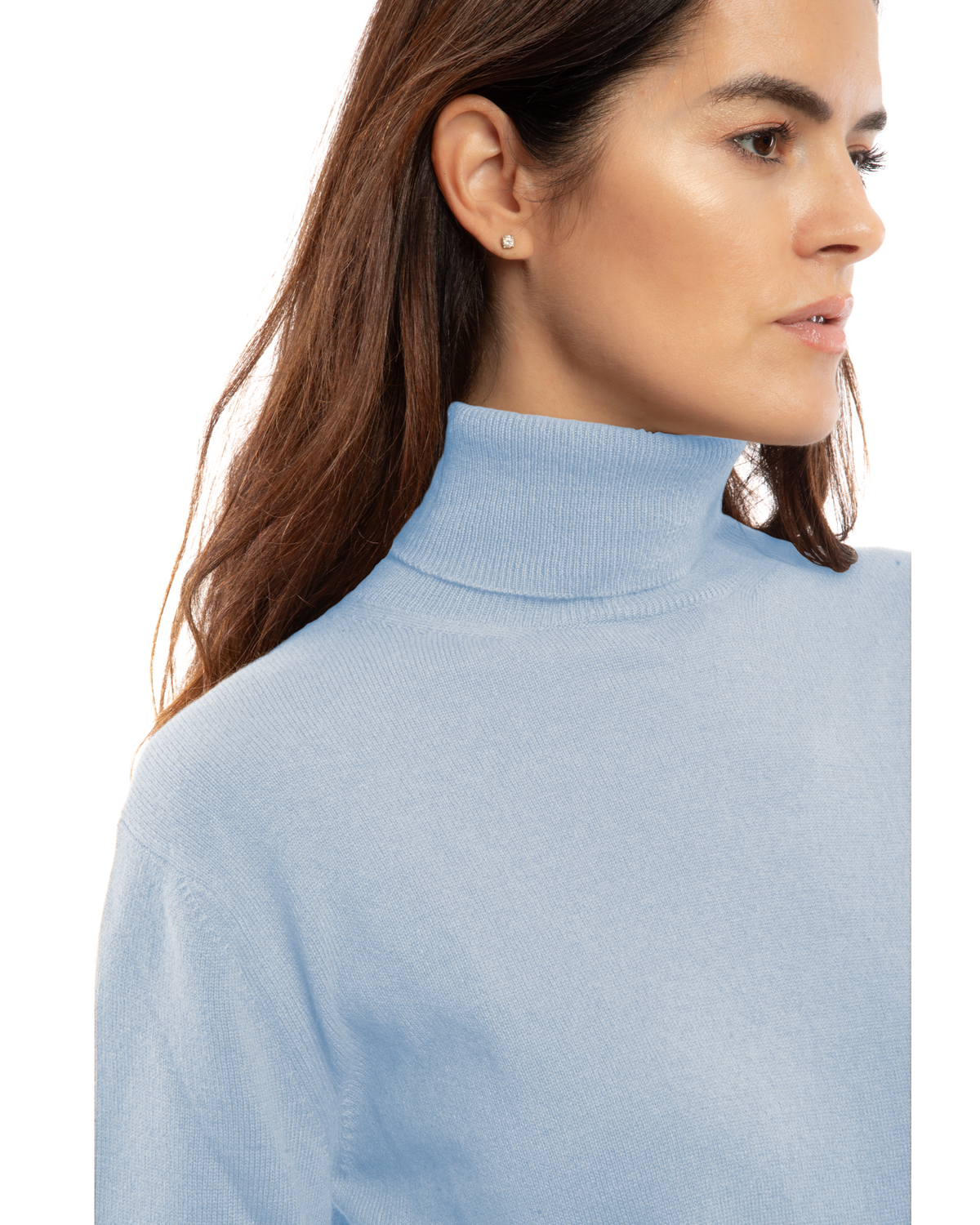 Close-up of the ribbed neckline and fine knit of a Baby Blue cashmere turtleneck sweater on a model.