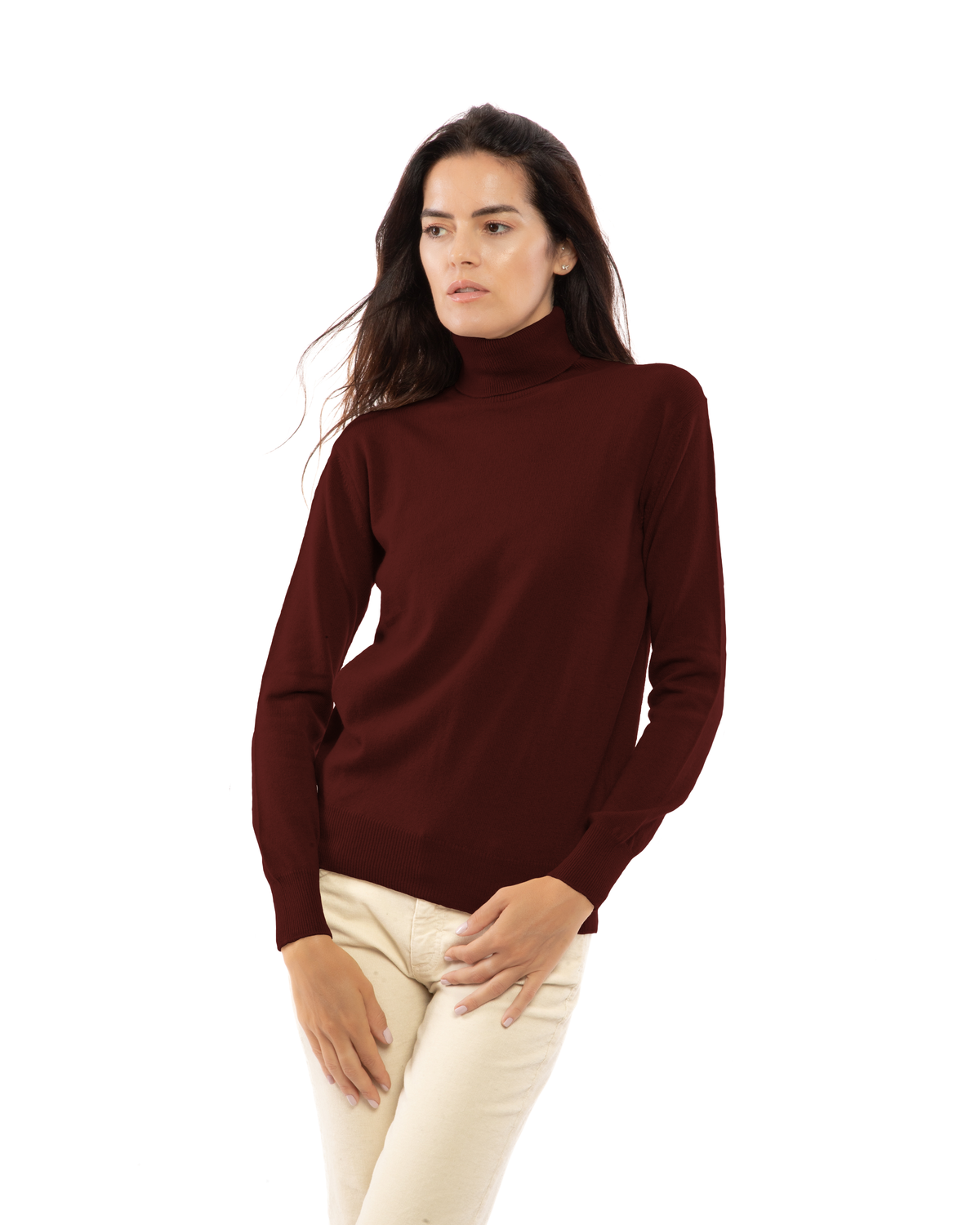 Women's cashmere turtleneck sweater in Bordeaux, front portrait view on model