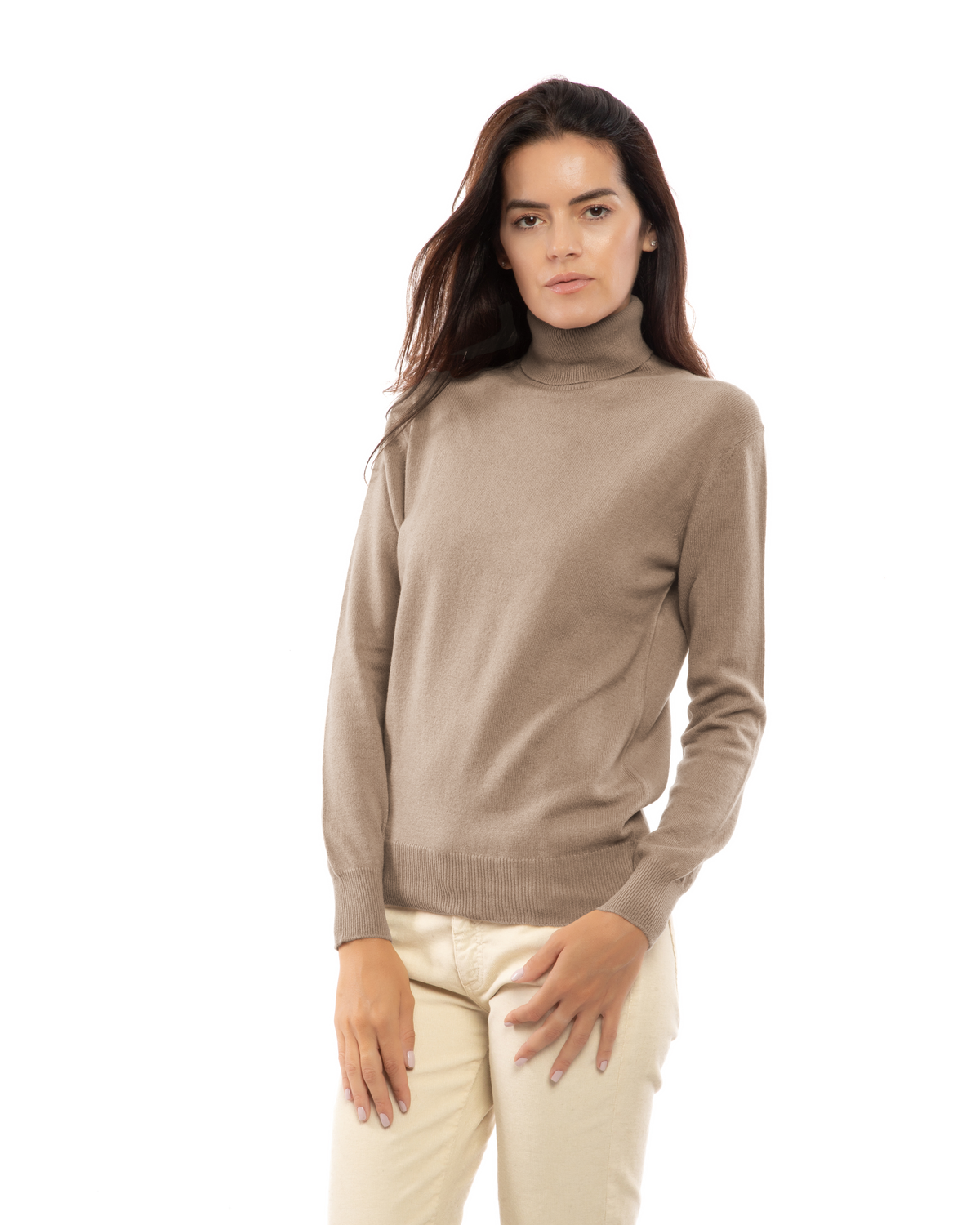 Women's cashmere turtleneck sweater in Taupe, front portrait view on model