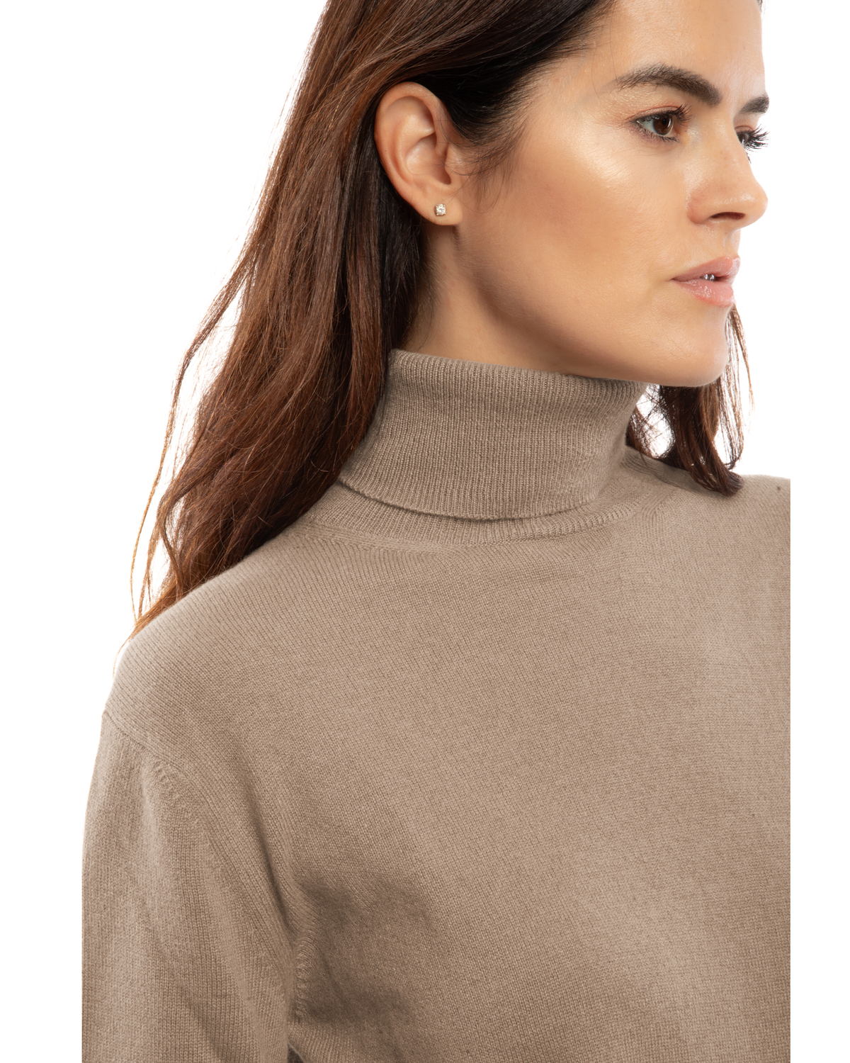 Women's cashmere turtleneck sweater in Taupe, close-up of the turtleneck and shoulder