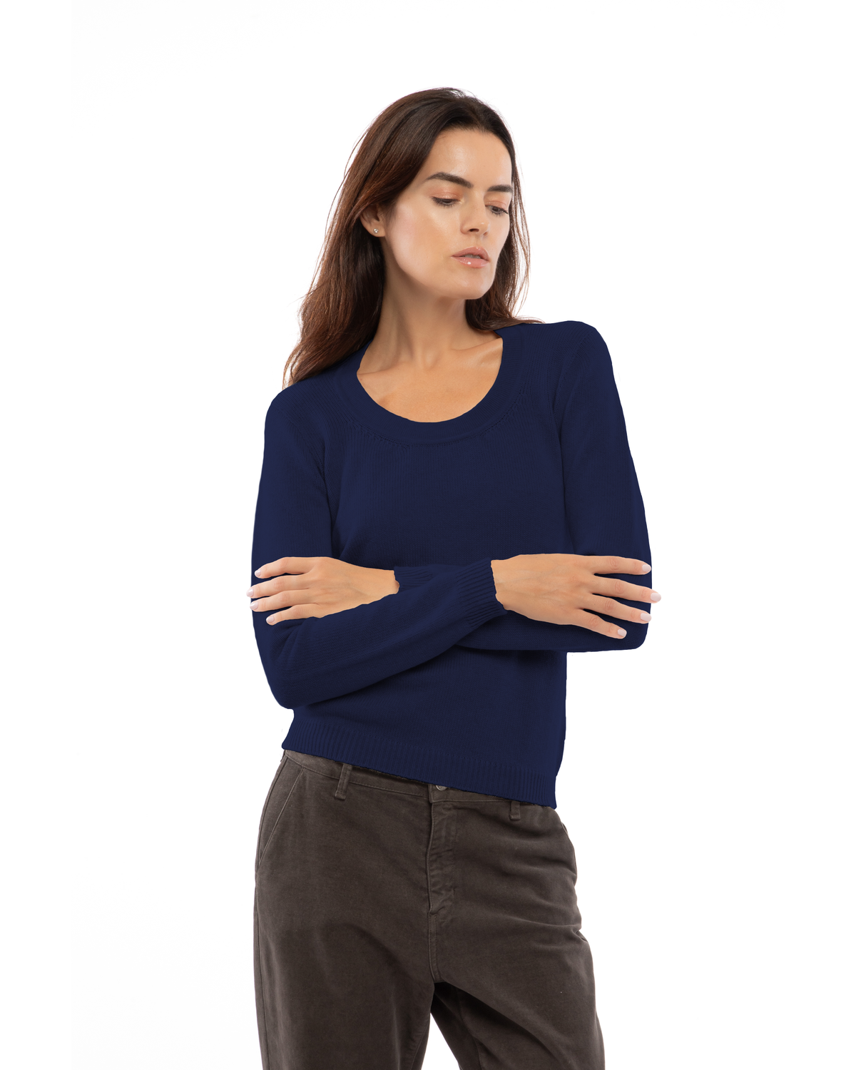 Blue ultra-light cashmere scoop neck sweater, front view on a model.
