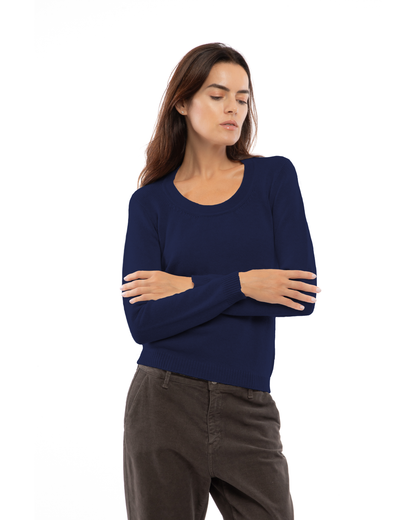 Blue ultra-light cashmere scoop neck sweater, front view on a model.