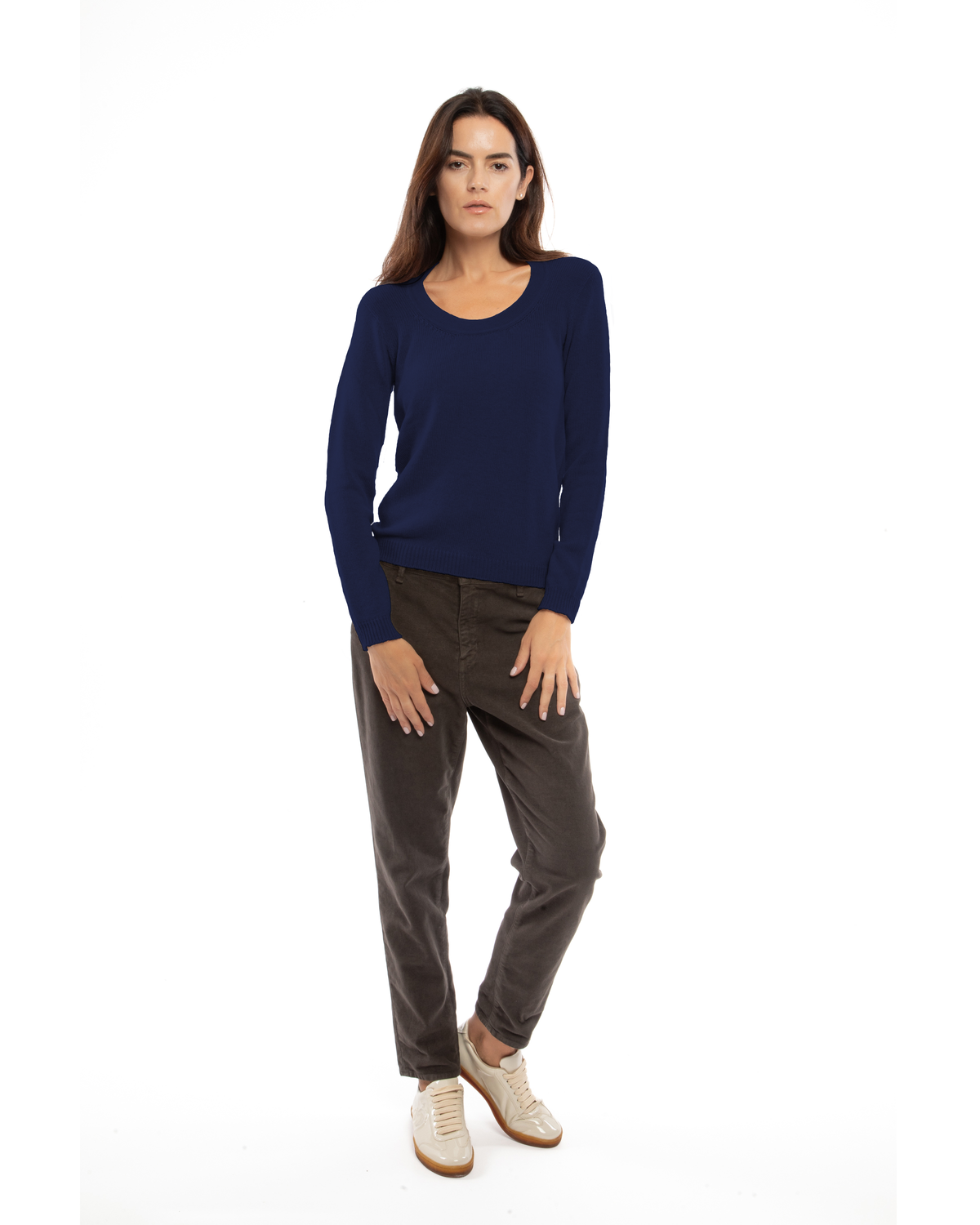Model wearing a cashmere scoop-neck sweater in blue, front view