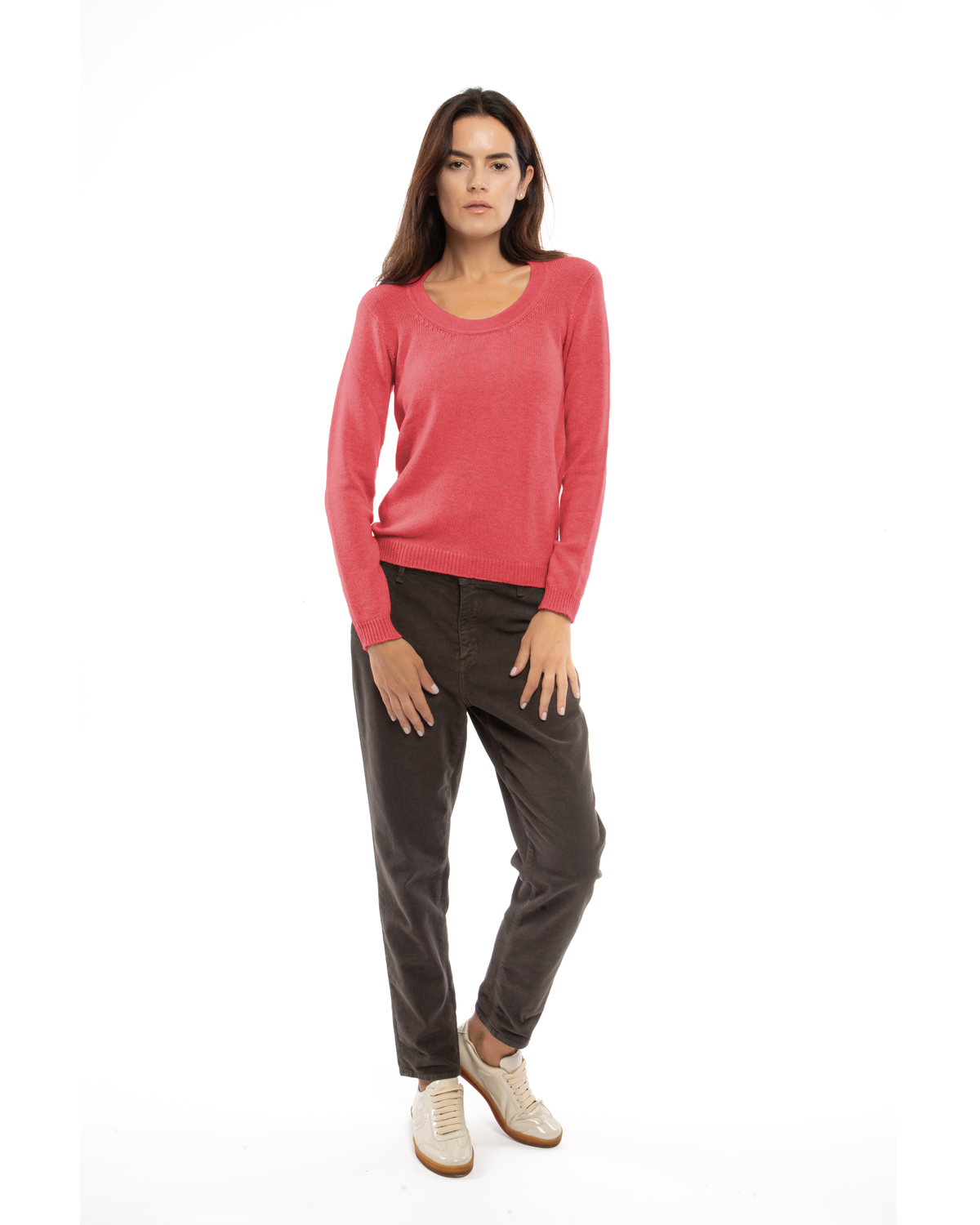 Coral red cashmere scoop neck, front view on a model