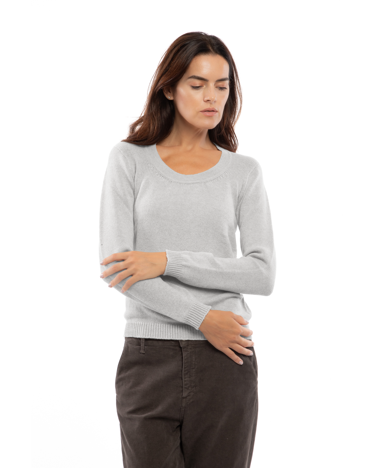 Light gray cashmere scoop-neck sweater, front view on a model with arms crossed.