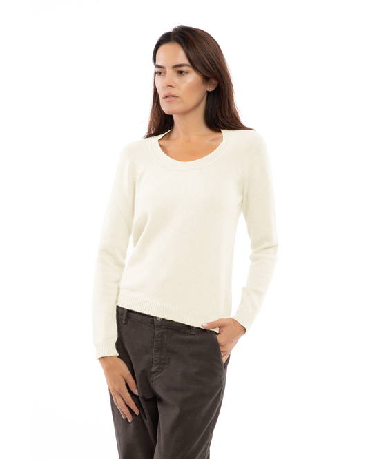 Model wearing a cashmere scoop-neck sweater in milk white, front view