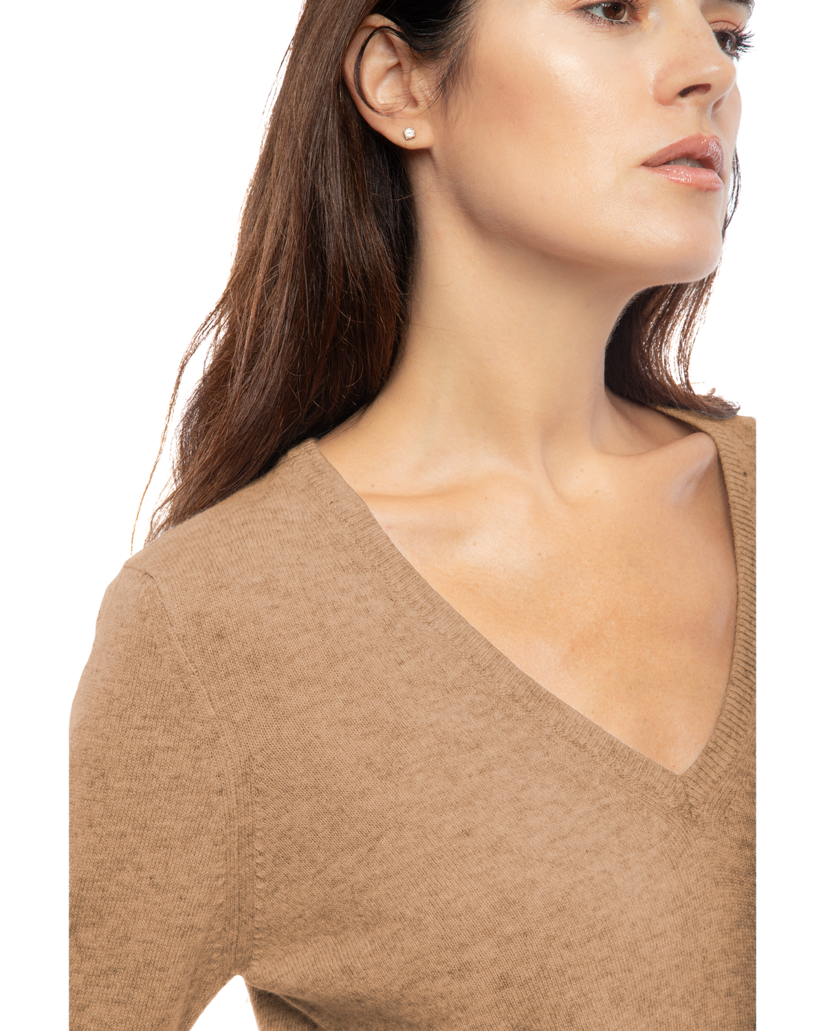 Women's cashmere V-neck sweater in Camel, close-up of the V-neckline and shoulder