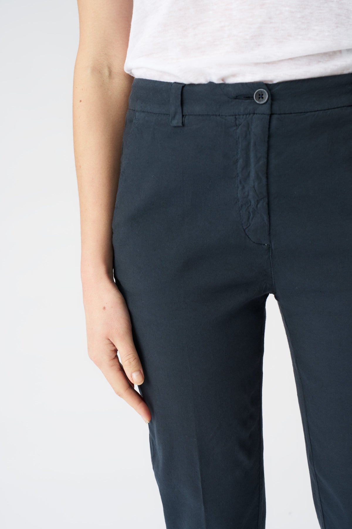 Women's Linen Chino Cropped Pants – Night Blue, view 2