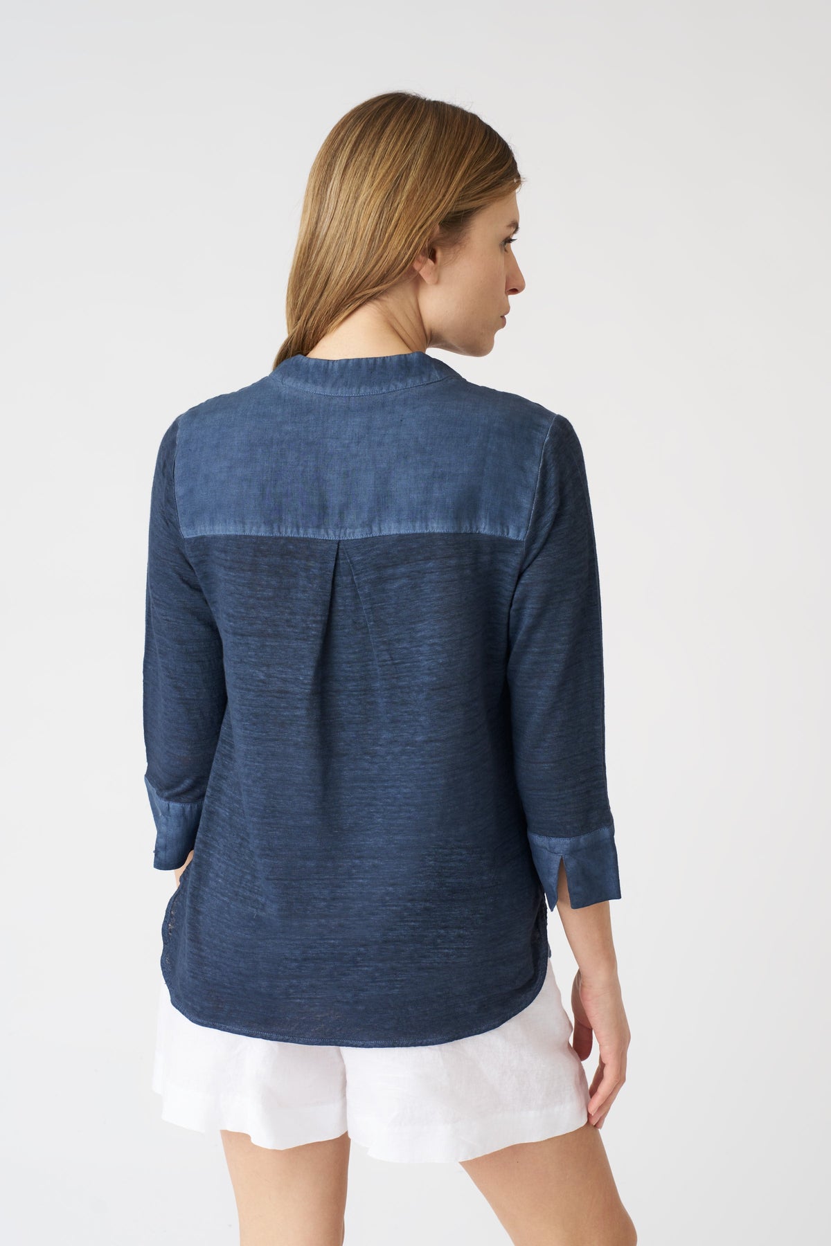 Women's Linen Relaxed V-Neck Blouse – Navy Fade, view 4