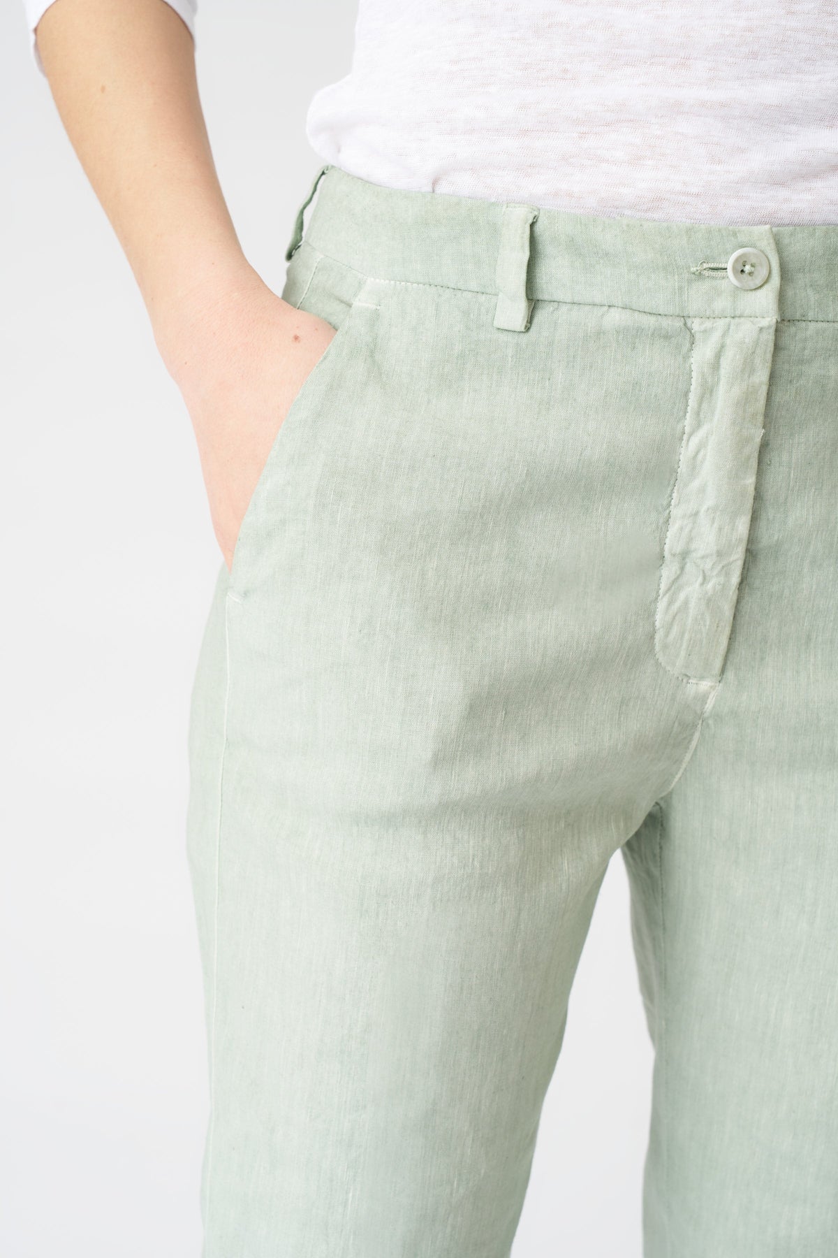 Women's Linen Cropped Chino Pants – Pistache Soft Fade, view 2