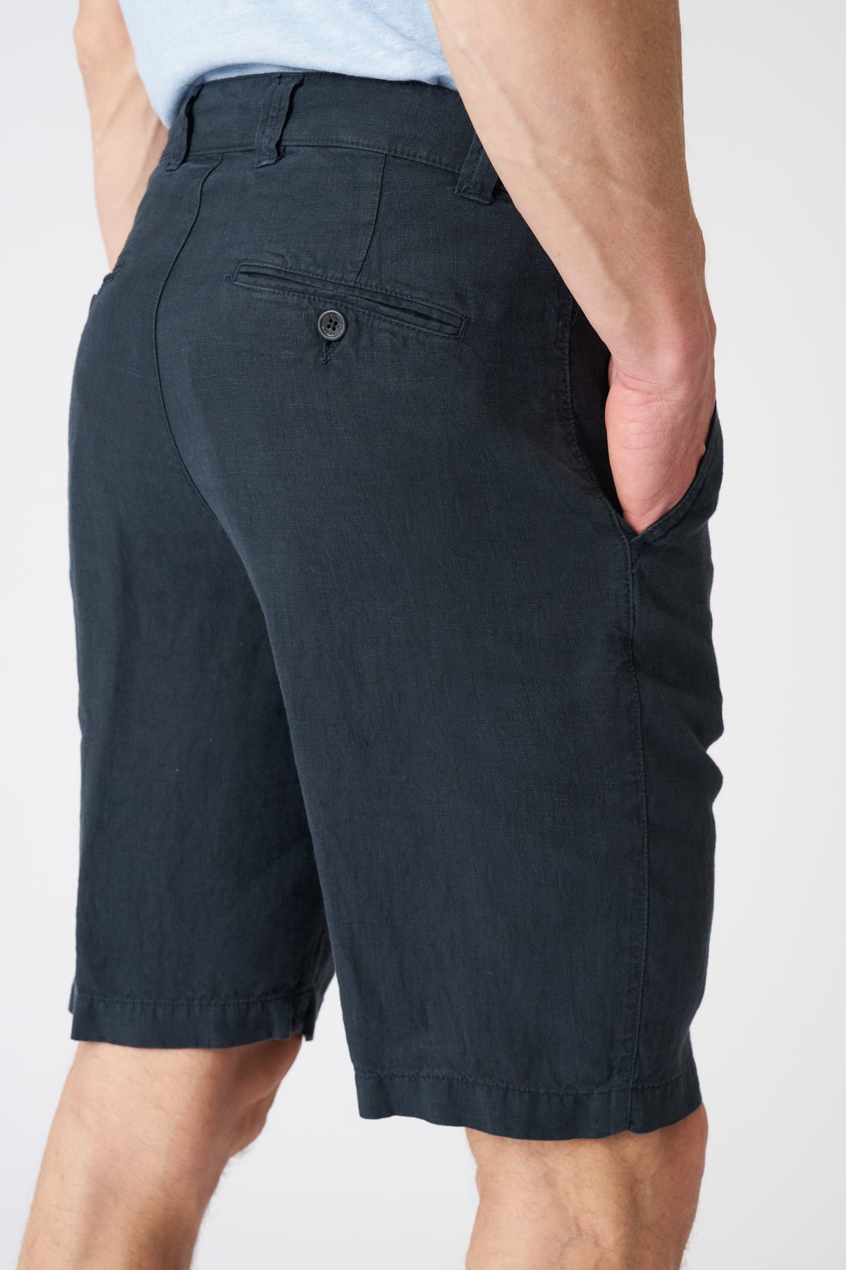 Men's Linen Chino Shorts with Pleats – Night Blue, view 2