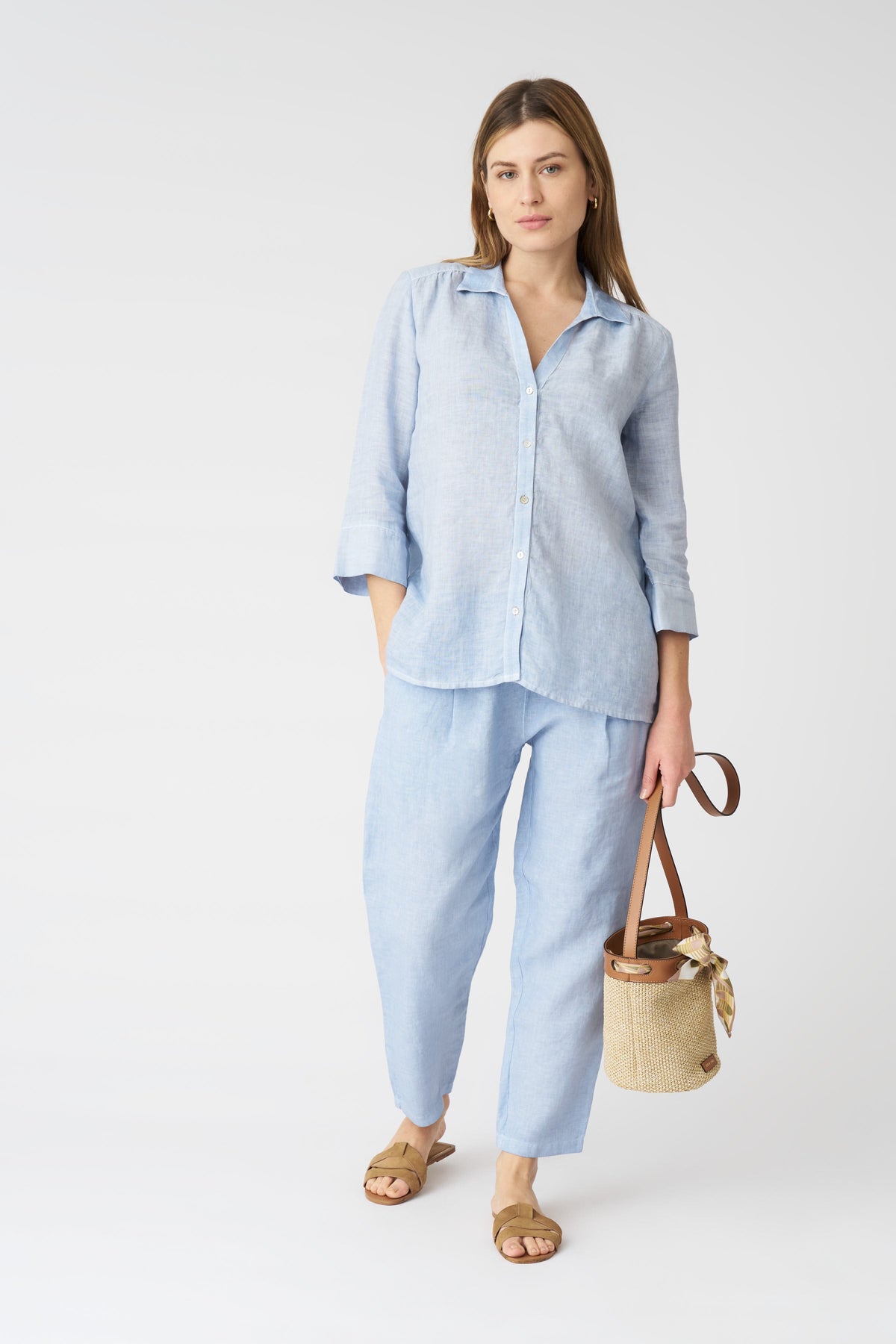 Women's Linen Regular-Fit V-Neck Shirt – Sea Soft Fade, view 3