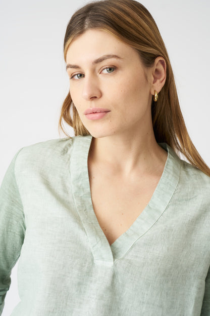 Women's Linen Relaxed V-Neck Blouse – Pistache Soft Fade, view 2