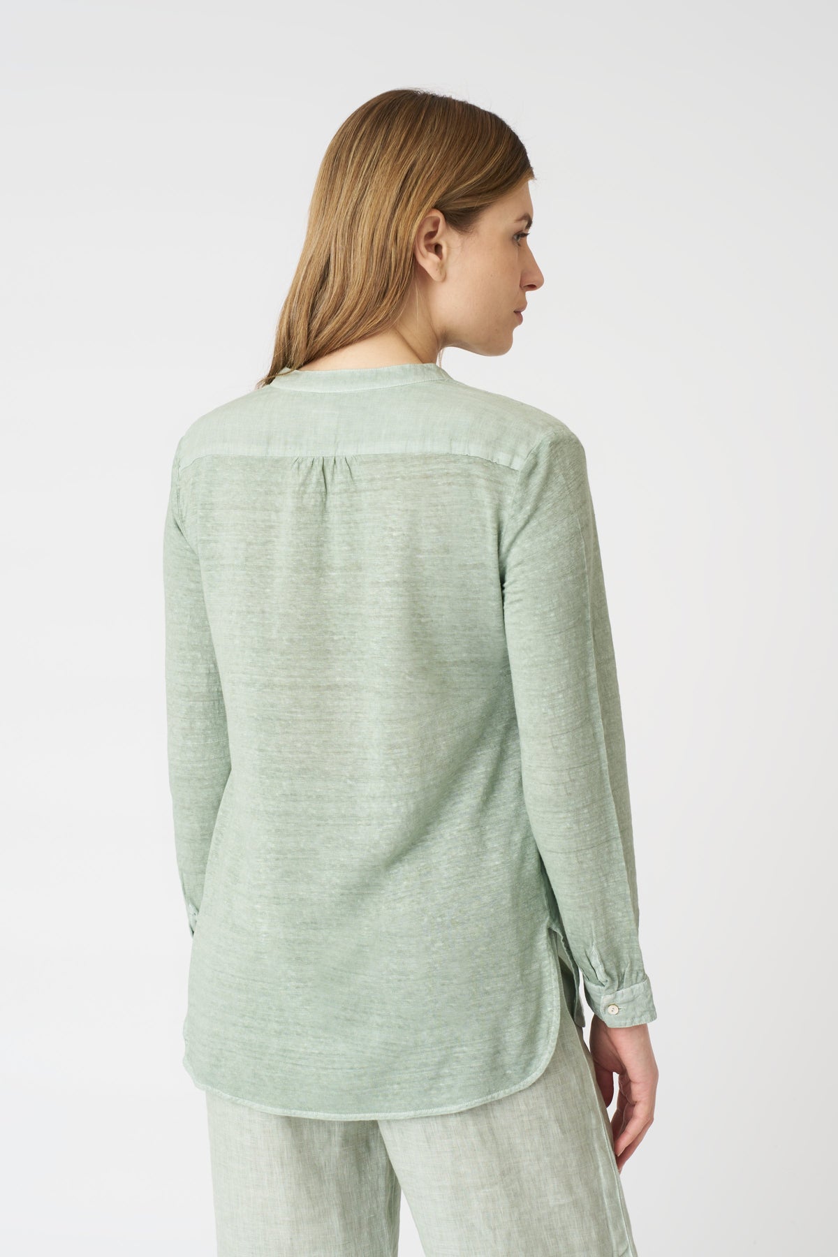 Women's Linen Blouse with Side Slits – Pistache Soft Fade, view 4