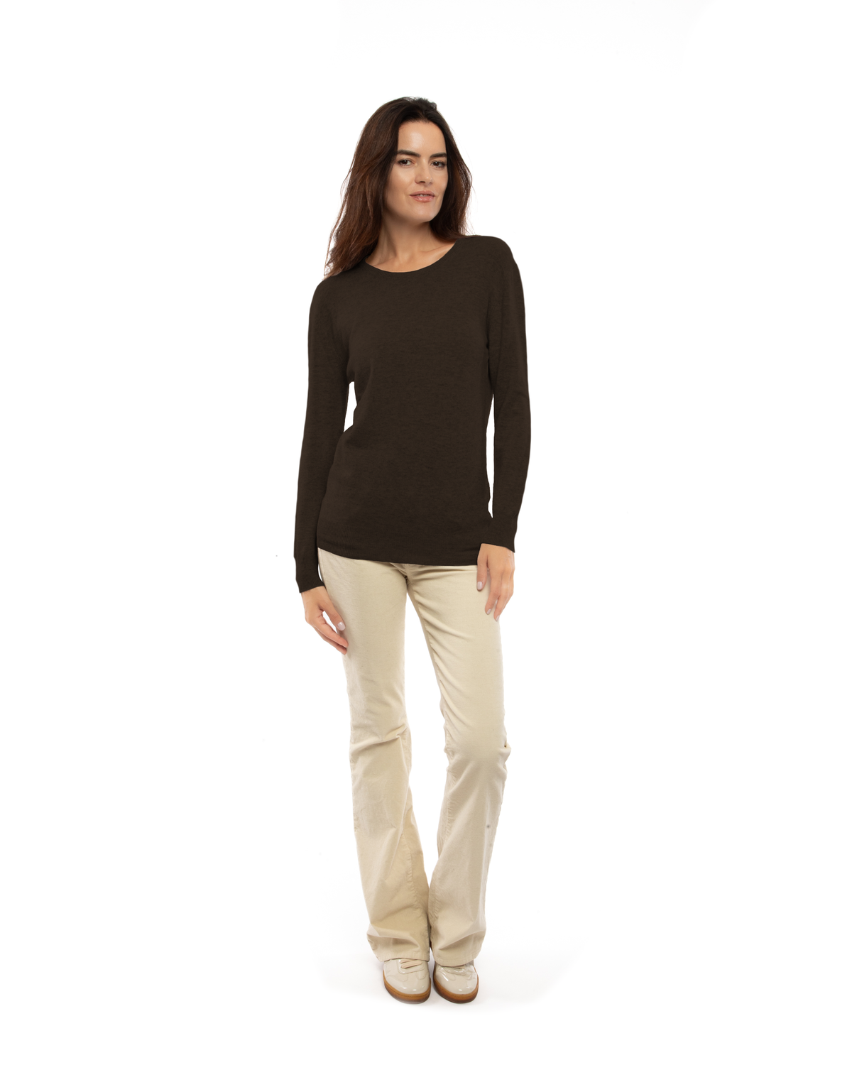 Coffee pure cashmere classic crewneck sweater, full-length view on a model.