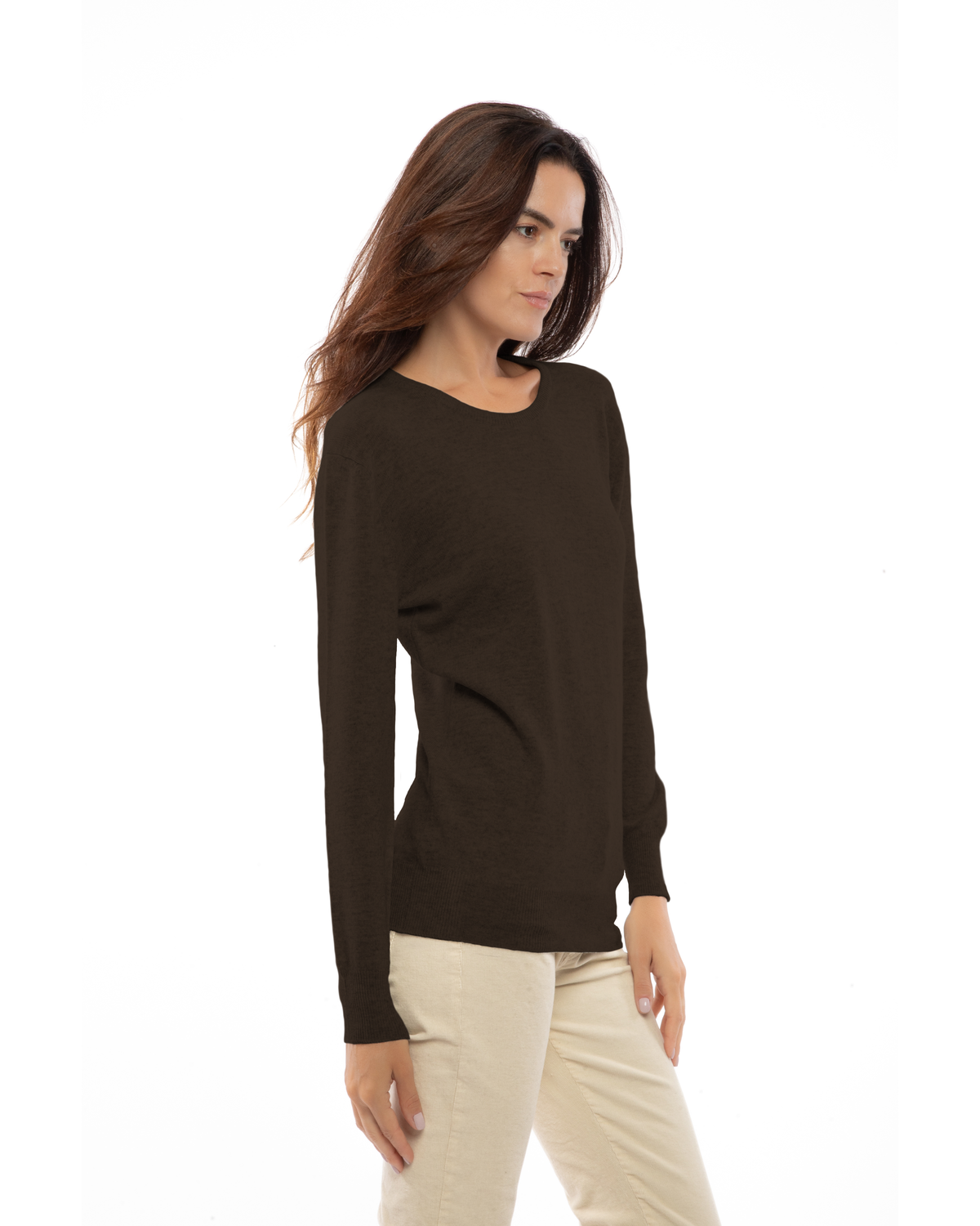 Coffee pure cashmere classic crewneck sweater, three-quarter view on a model.