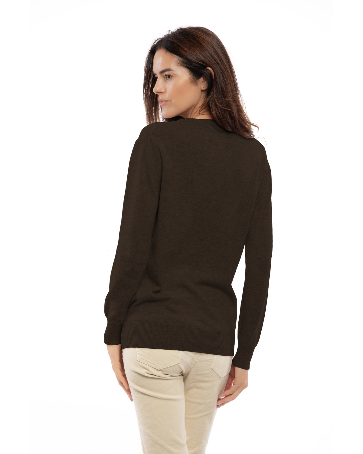 Coffee pure cashmere classic crewneck sweater, back view on a model.