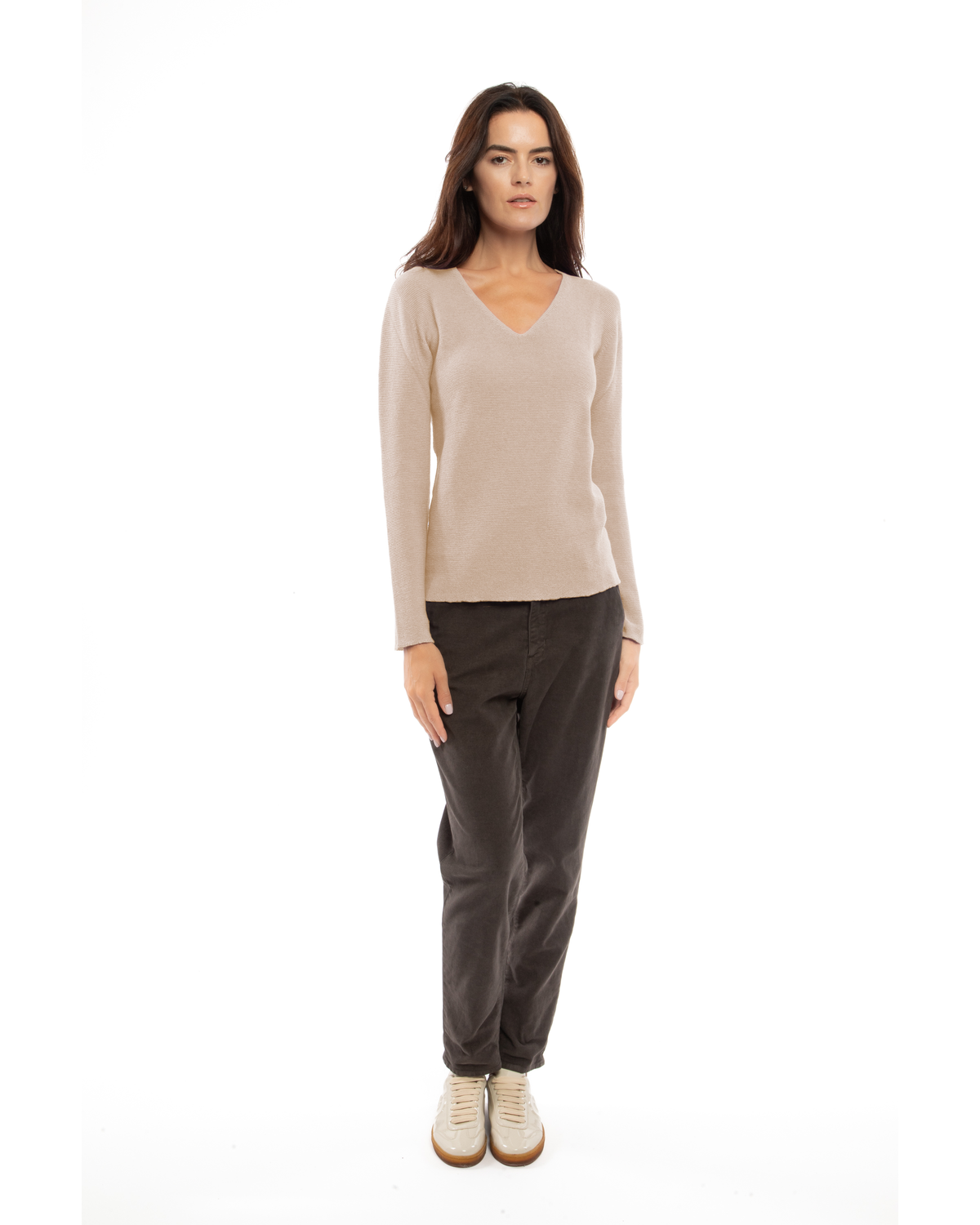 Beige pure cashmere links-stitch V-neck sweater, full-length view on a model.