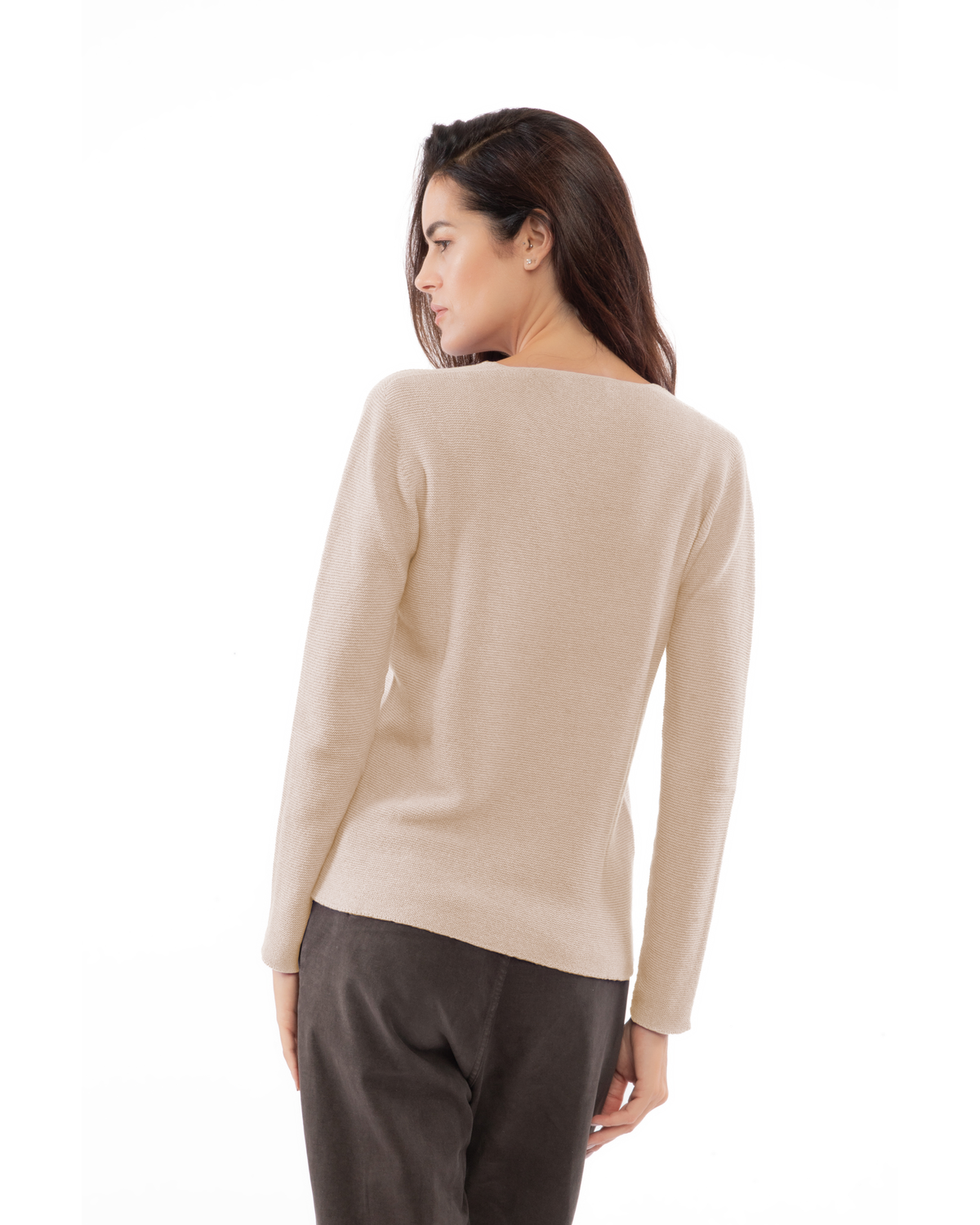 Beige pure cashmere links-stitch V-neck sweater, back view on a model.