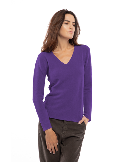 Iris Purple pure cashmere links-stitch V-neck sweater, model view.