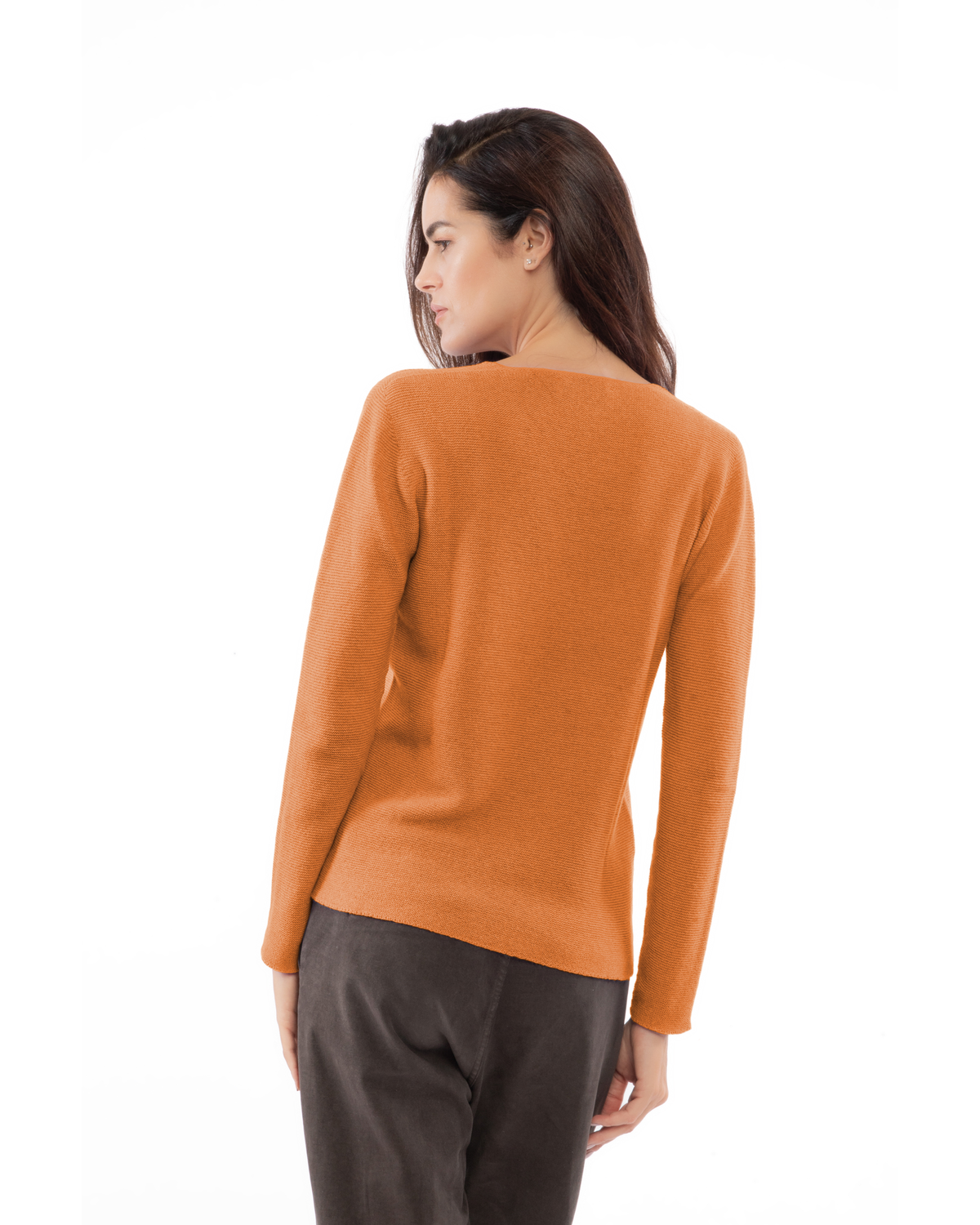 Saffron pure cashmere links-stitch V-neck sweater, back view on a model.