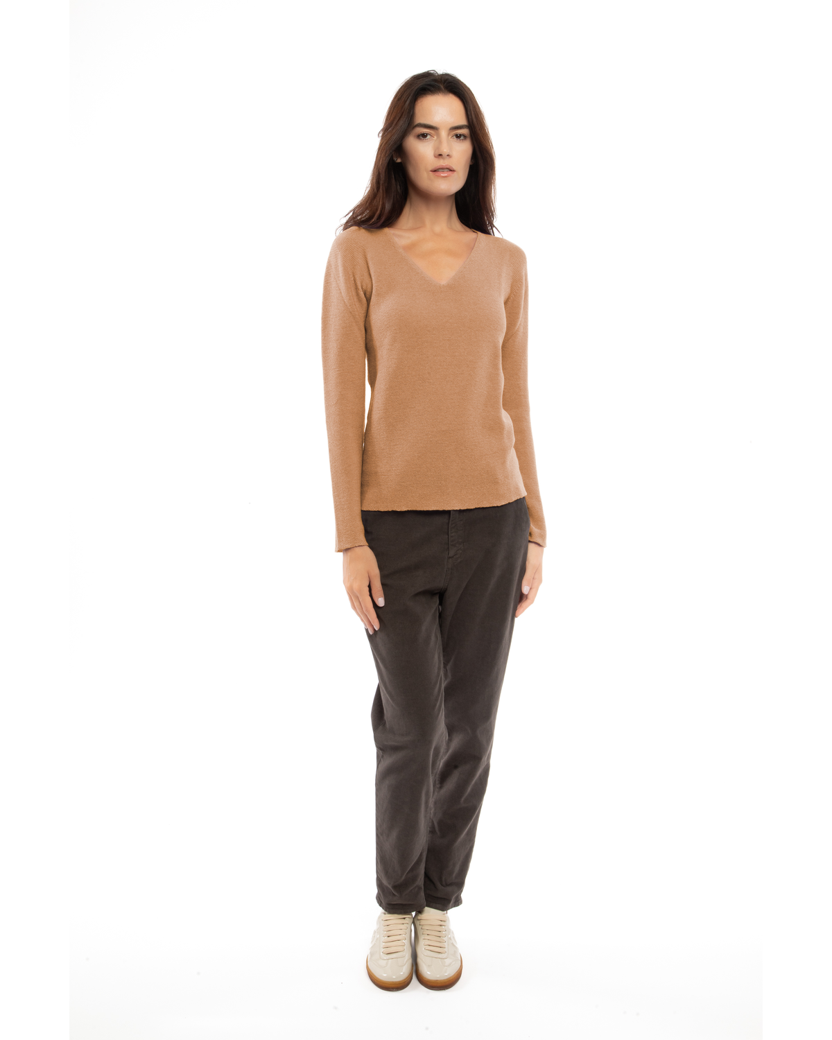 Camel pure cashmere links-stitch V-neck sweater, full-length view on a model.