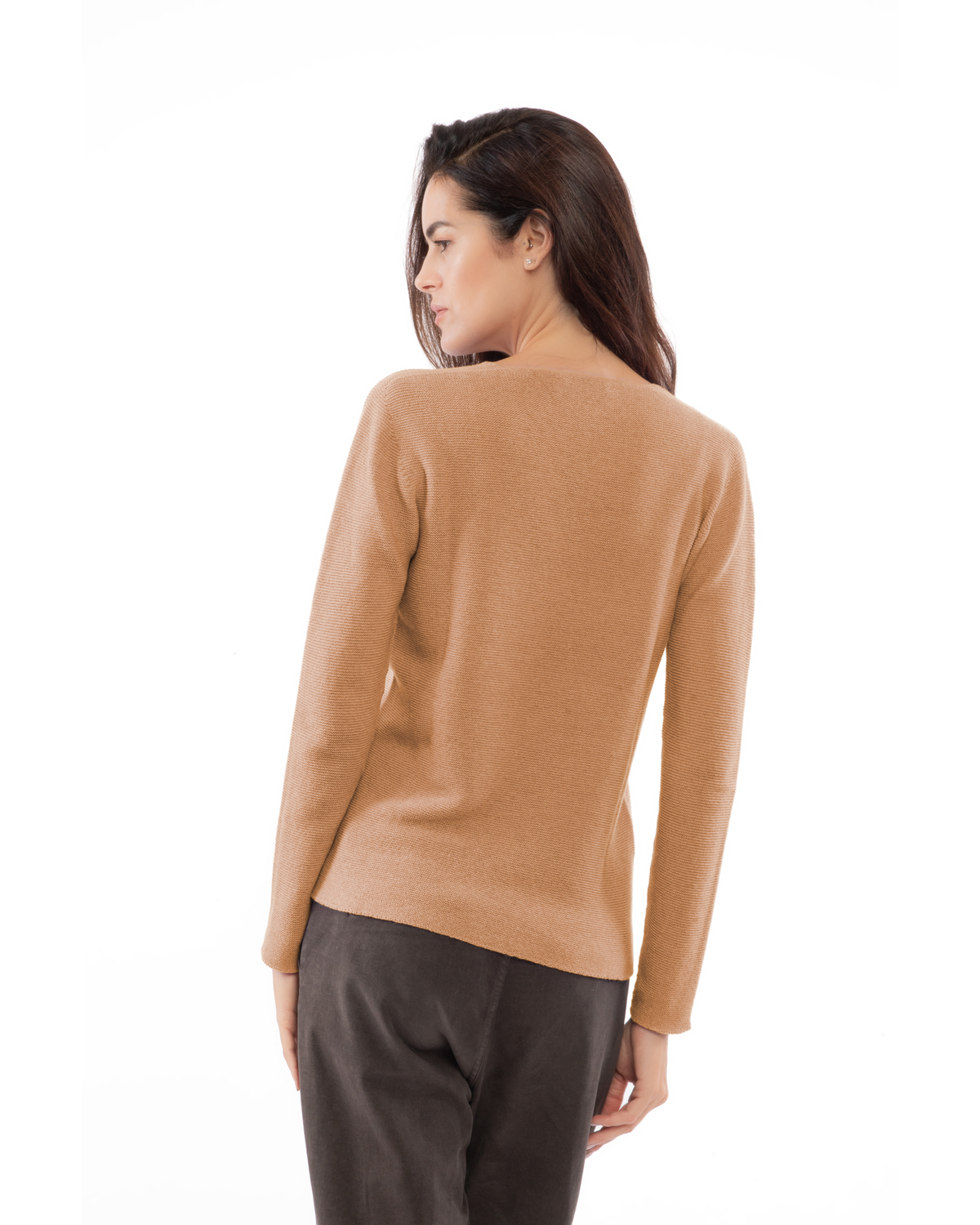 Camel pure cashmere links-stitch V-neck sweater, back view on a model.