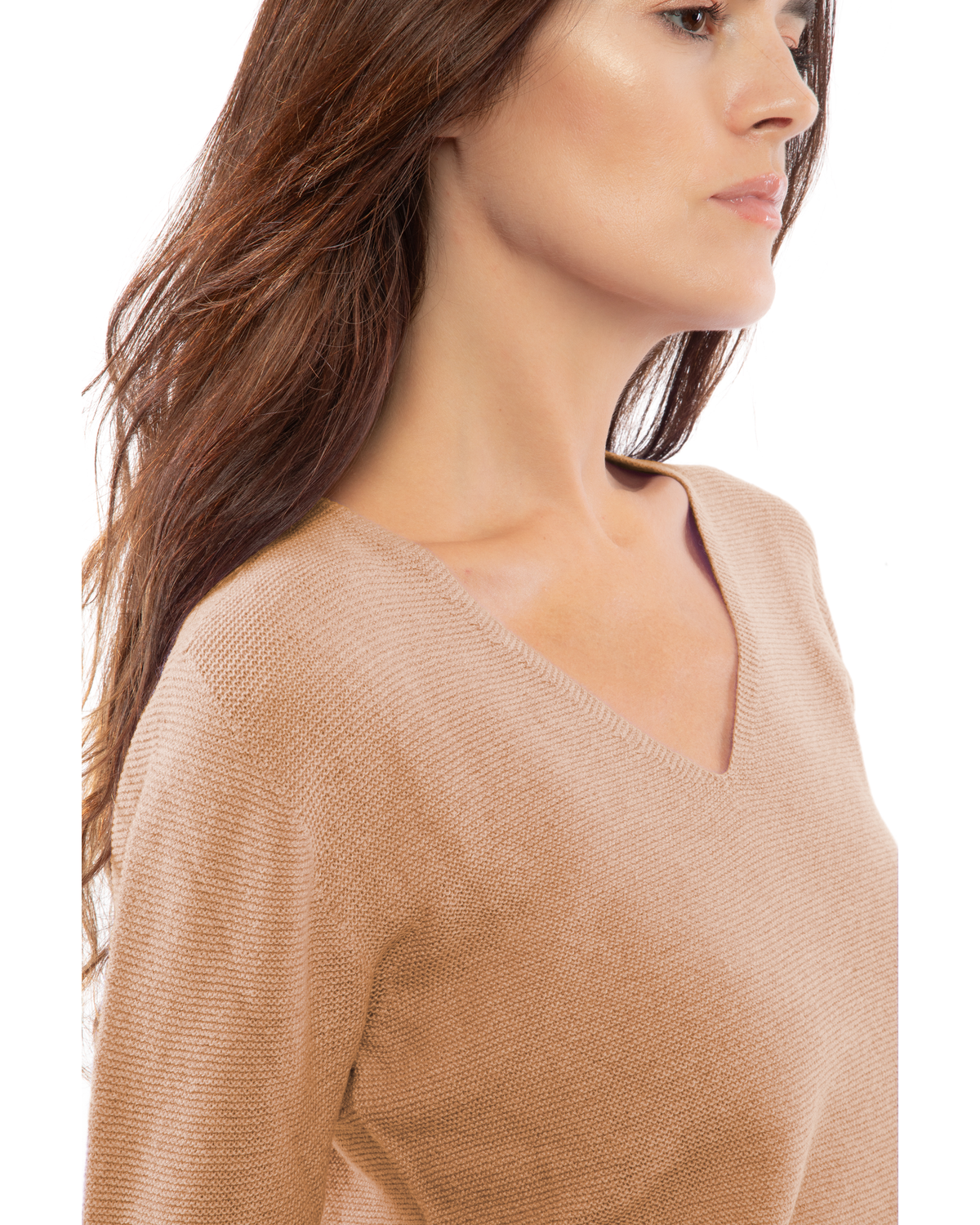 Camel pure cashmere links-stitch V-neck sweater, close-up of the V-neckline and links-stitch texture.
