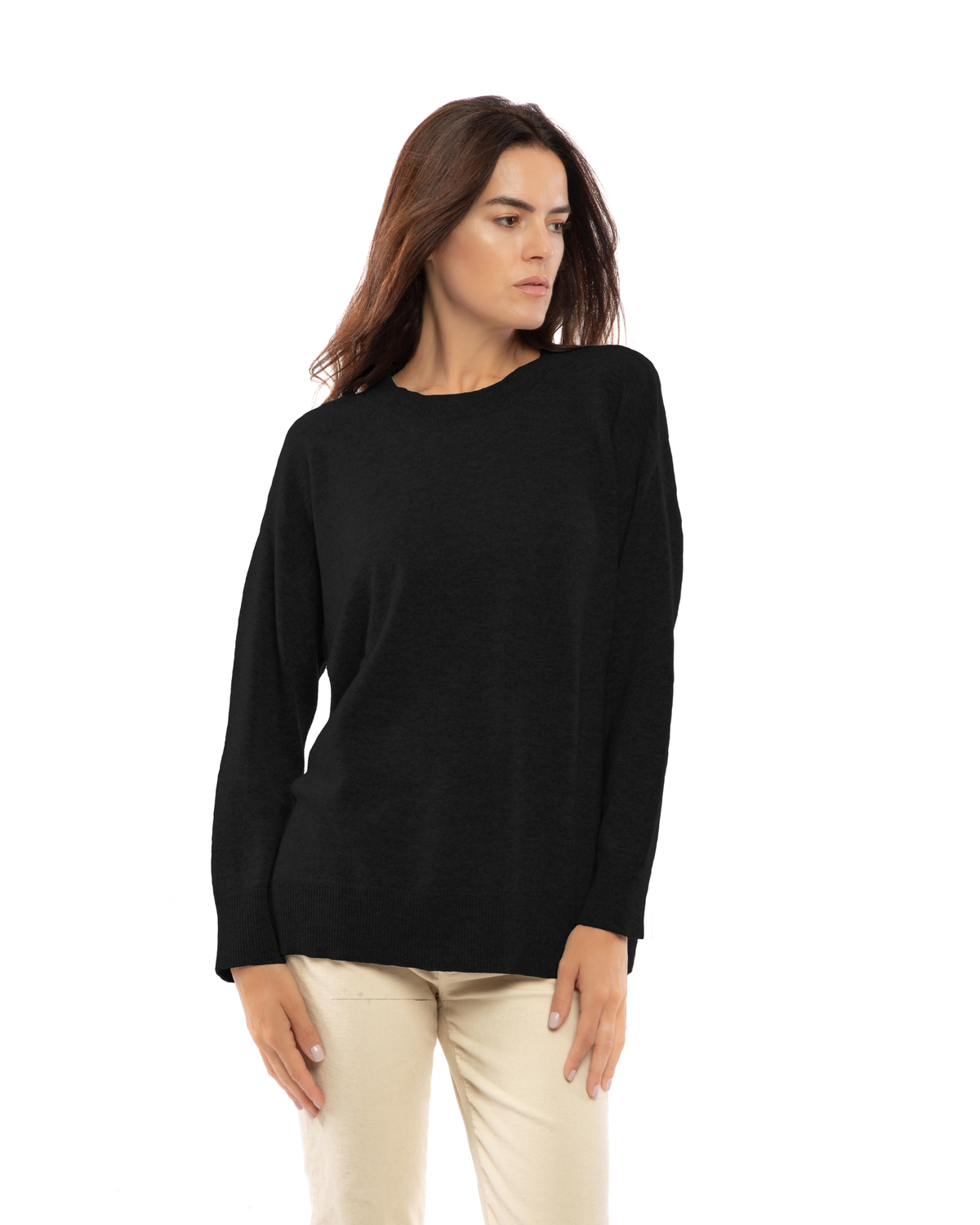 Black pure cashmere oversized crewneck sweater, model view.