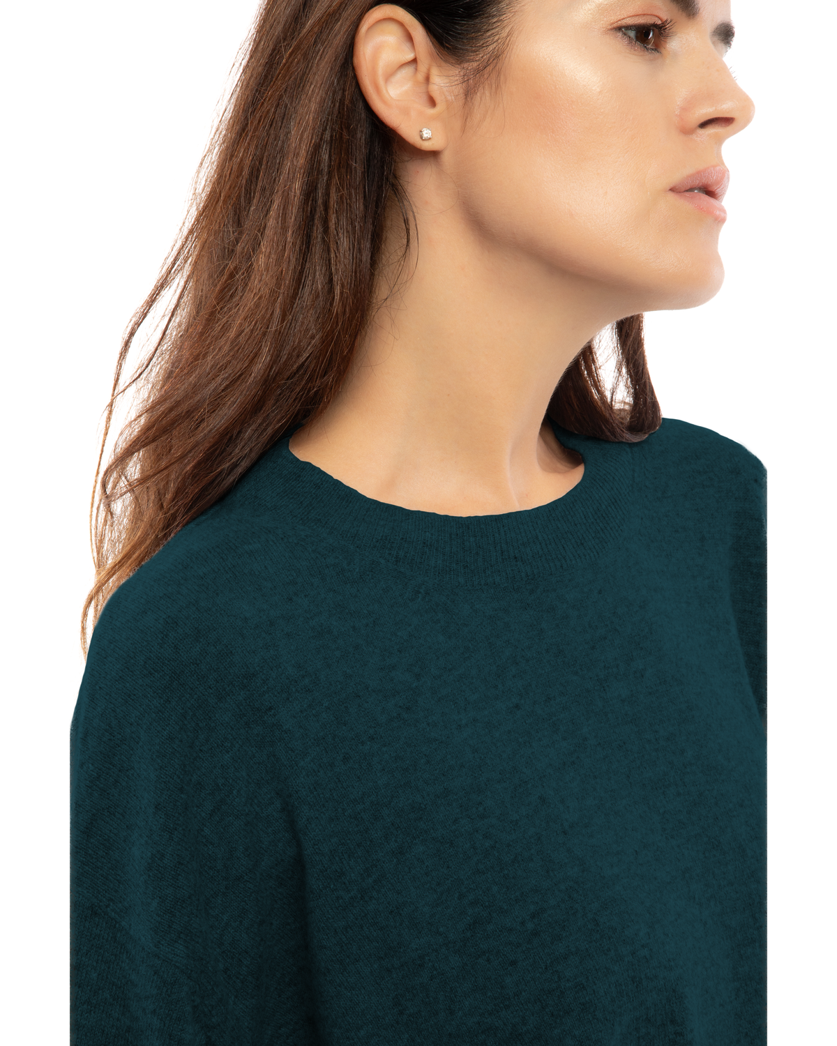 Forest Green pure cashmere oversized crewneck sweater, close-up of the crew neckline and knit texture.