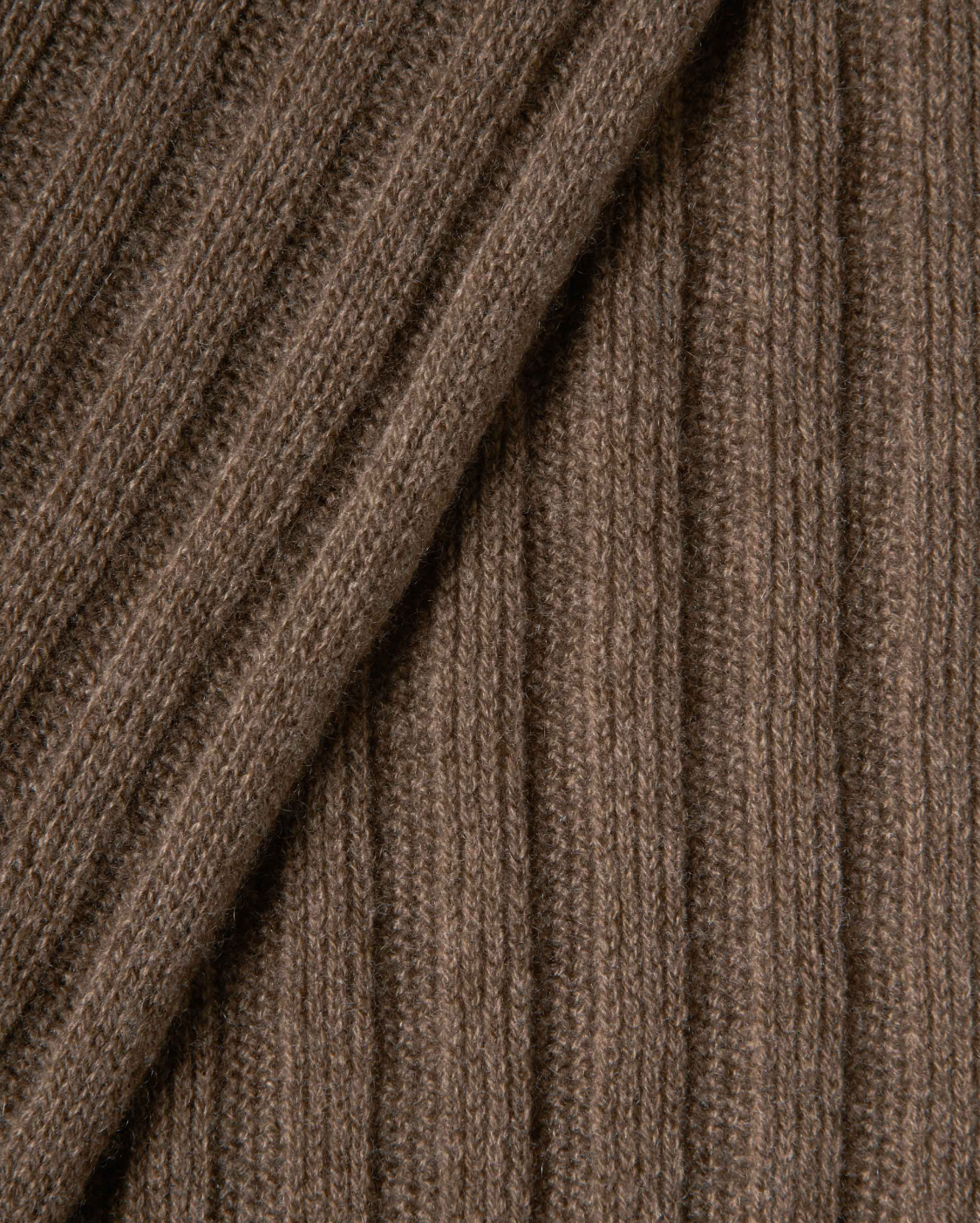 Ribbed scarf cashmere bornw closeup